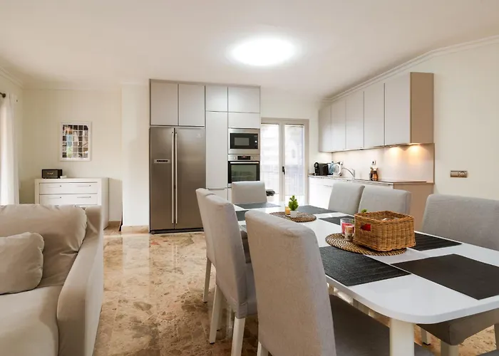 Jazmines - Spacious Four Bedroom Apartment In San
