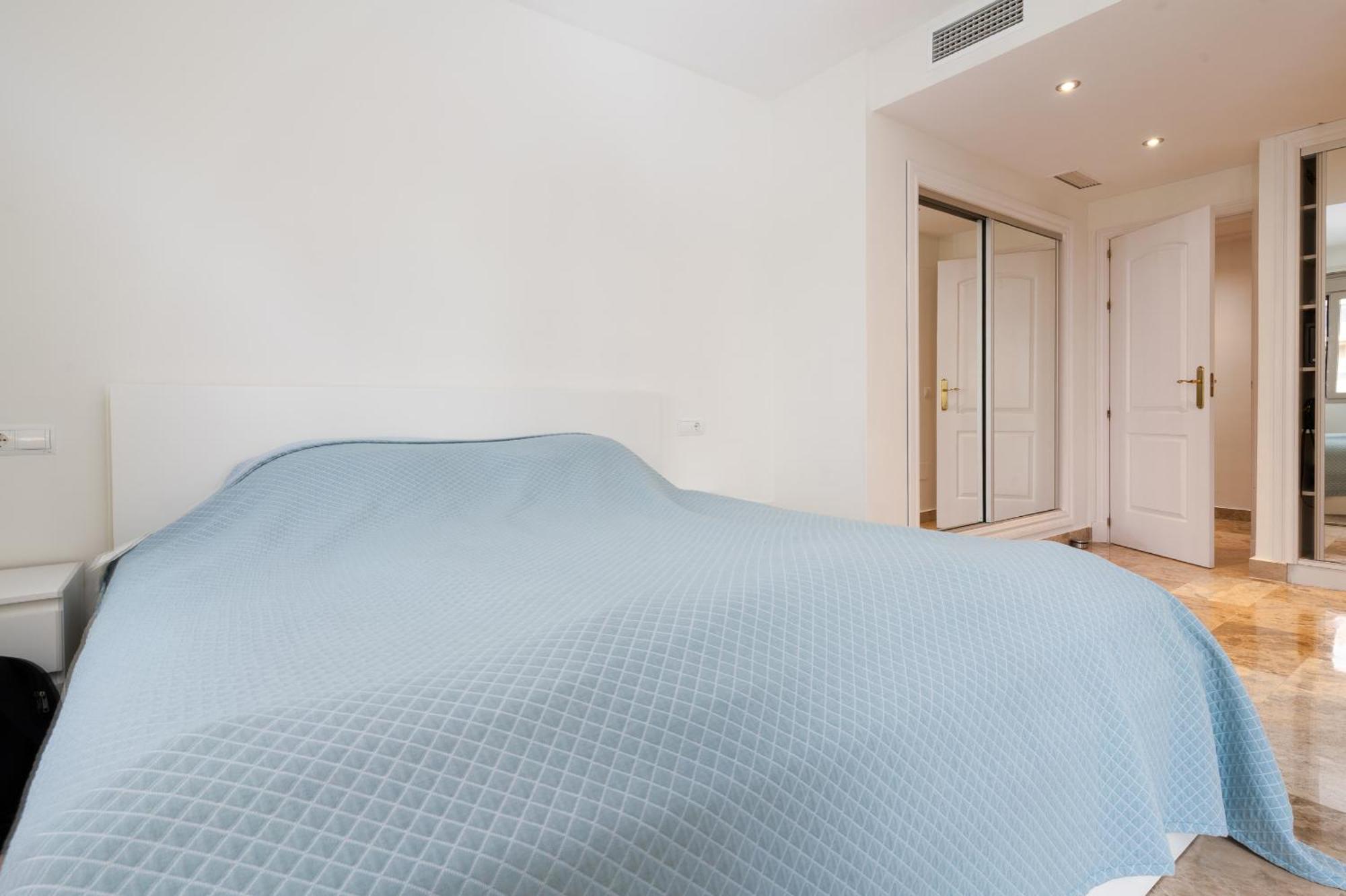 Apartment Jazmines - Spacious Four Bedroom In San *