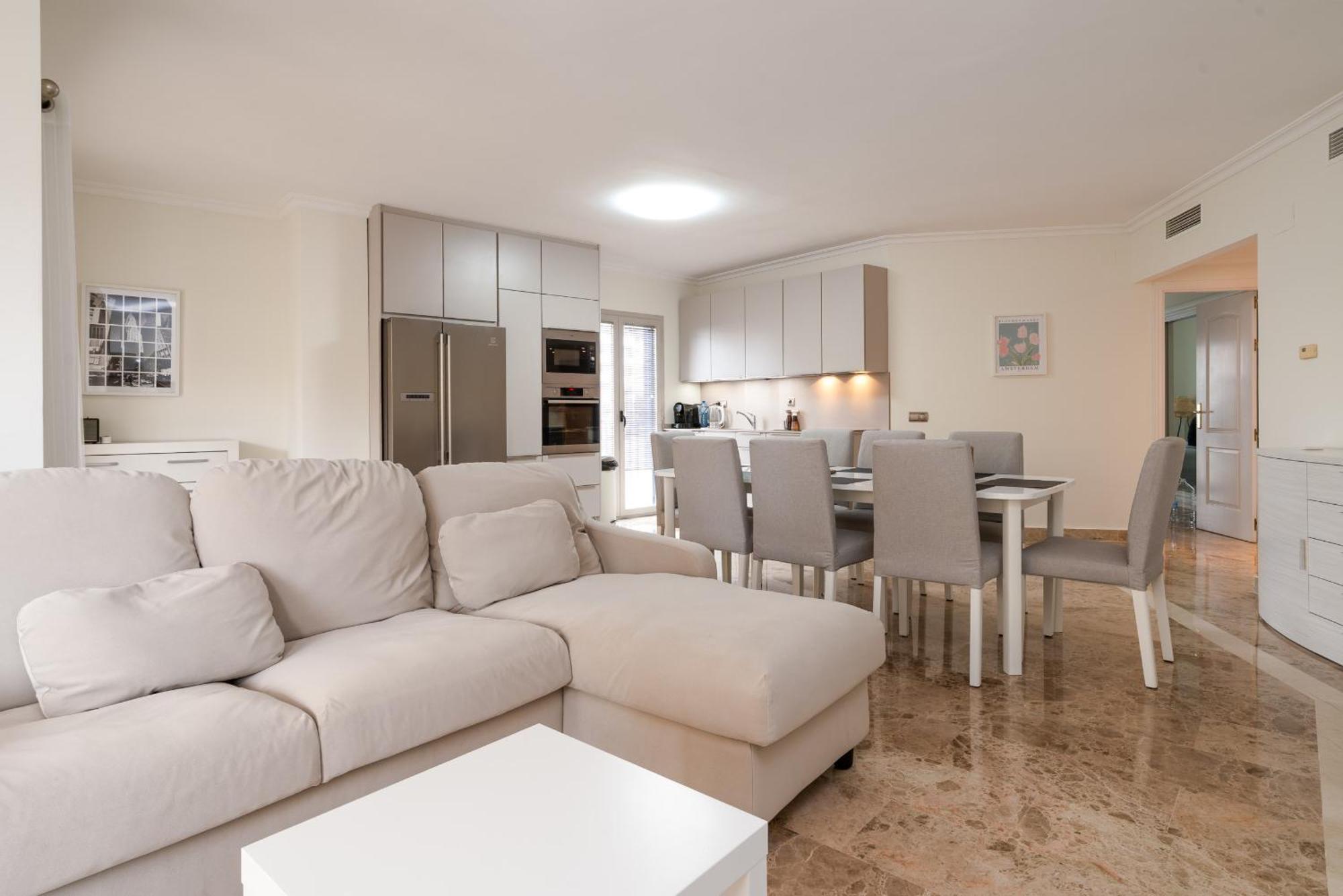 Jazmines - Spacious Four Bedroom In San Apartment