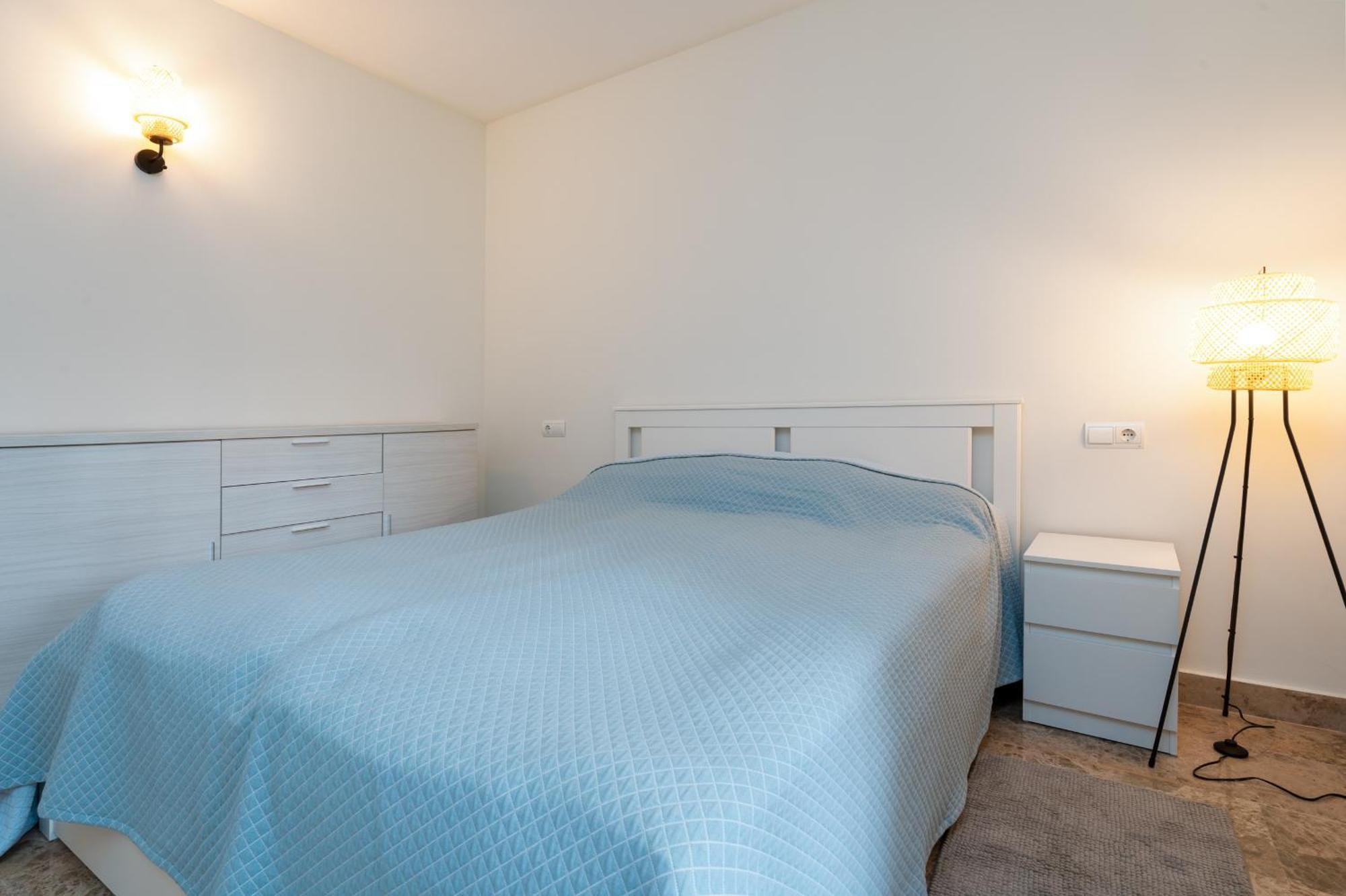 Jazmines - Spacious Four Bedroom In San Apartment Marbella
