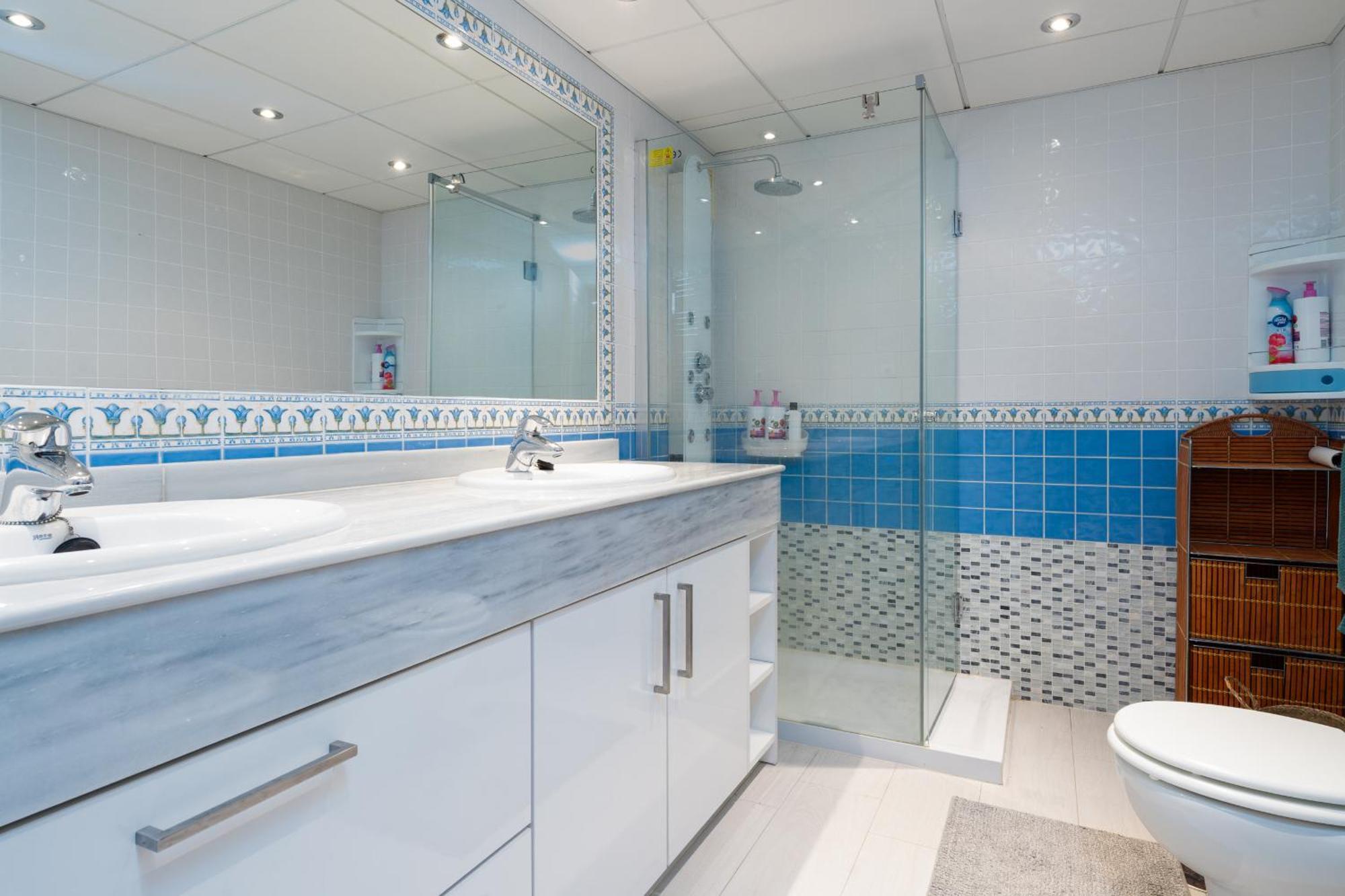 Jazmines - Spacious Four Bedroom In San * Marbella