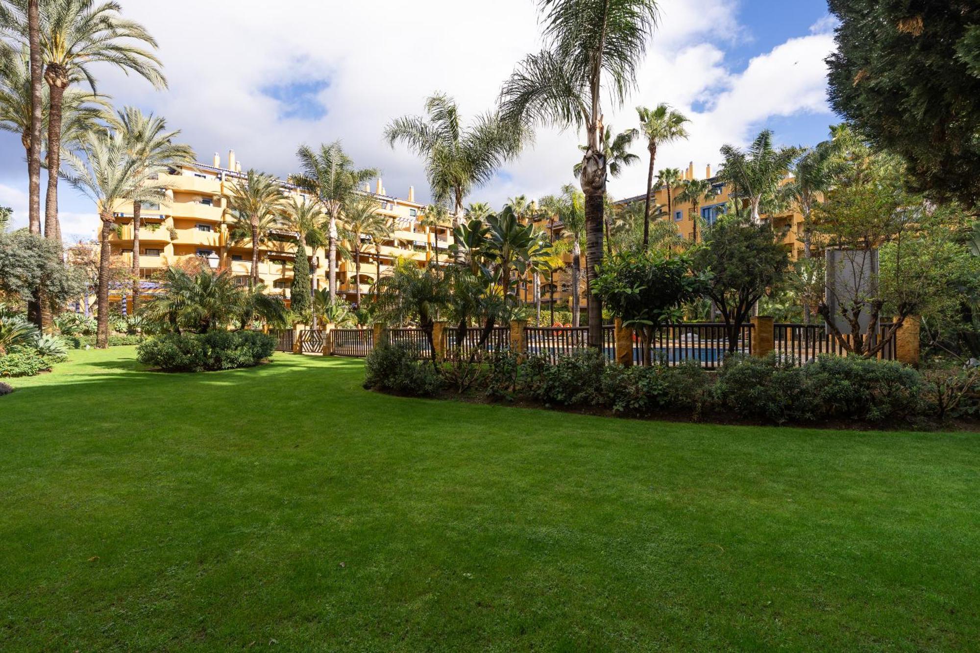 Apartment Jazmines - Spacious Four Bedroom In San *