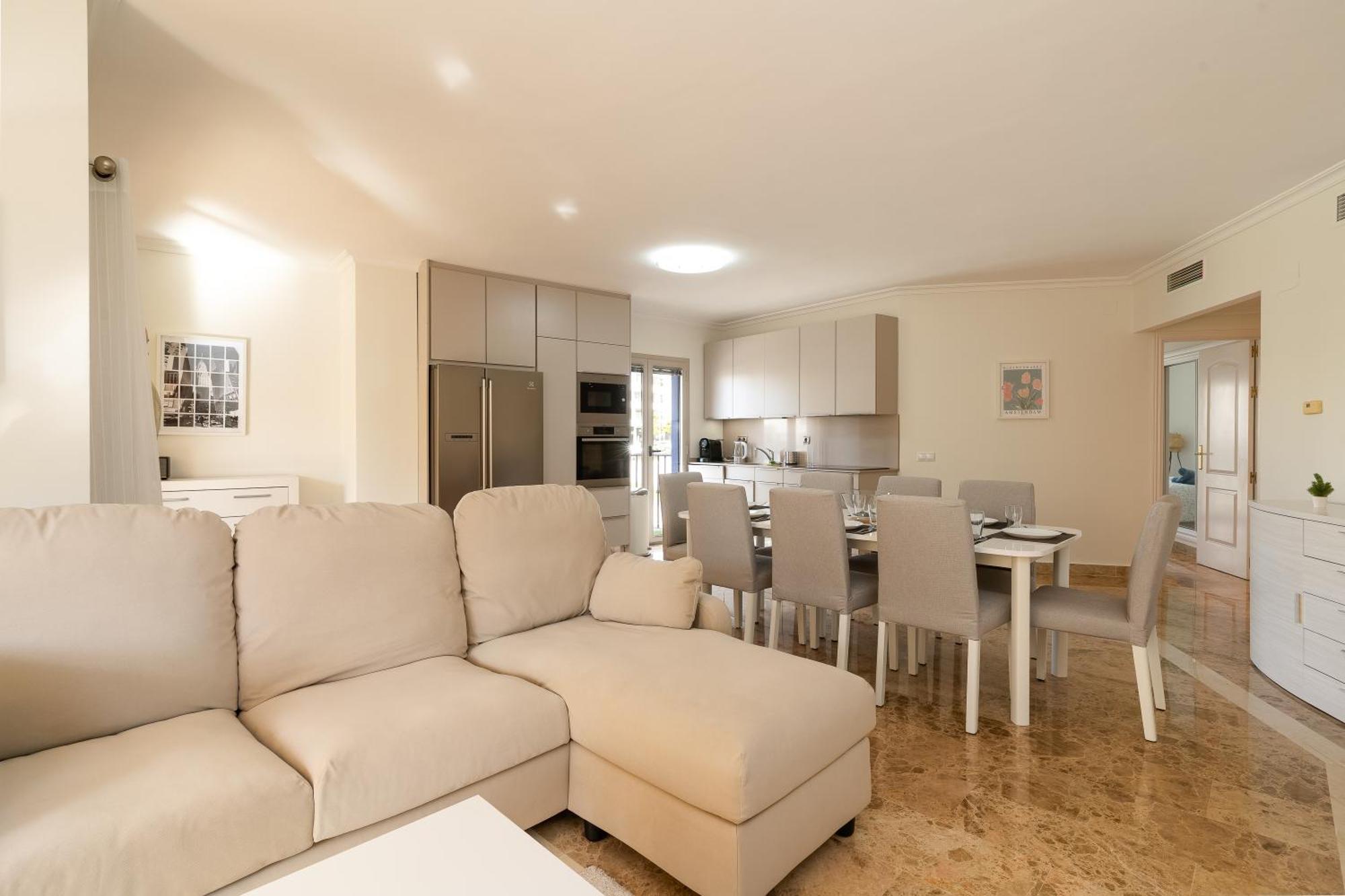 Jazmines - Spacious Four Bedroom In San Apartment Marbella