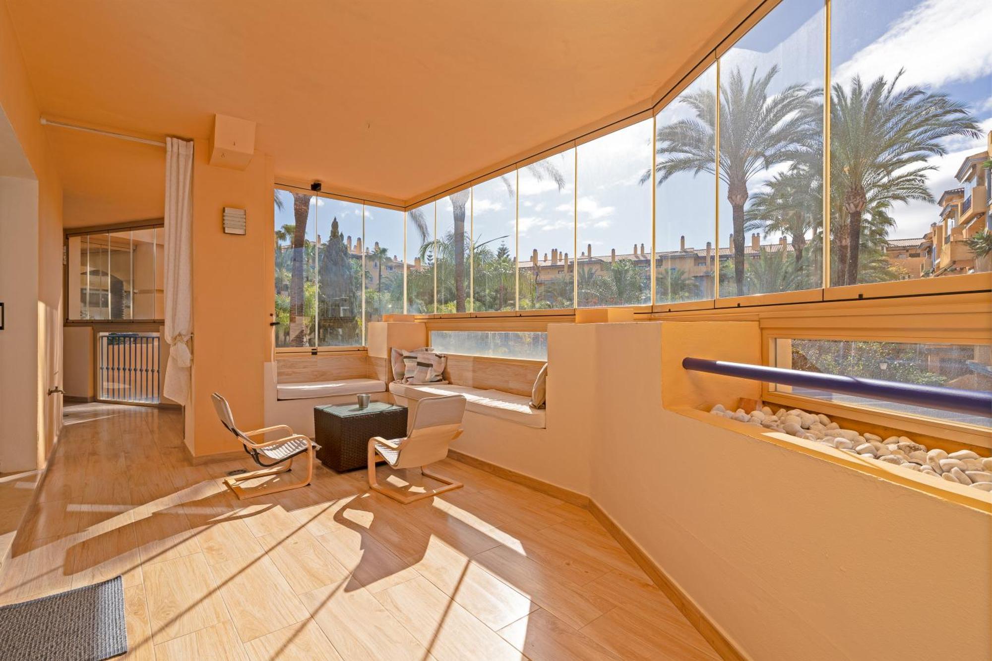 Jazmines - Spacious Four Bedroom In San Apartment Marbella