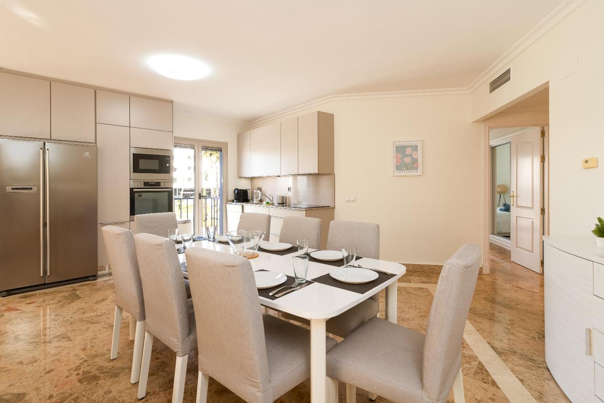 Apartment Jazmines - Spacious Four Bedroom In San Marbella